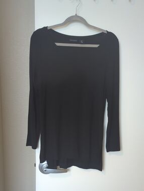 mercer & madison Black Long-Sleeve Scoop Neck Tee